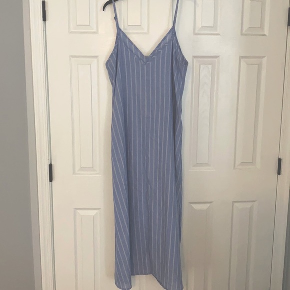 Long pin stripe maxi with pockets - Picture 3 of 8